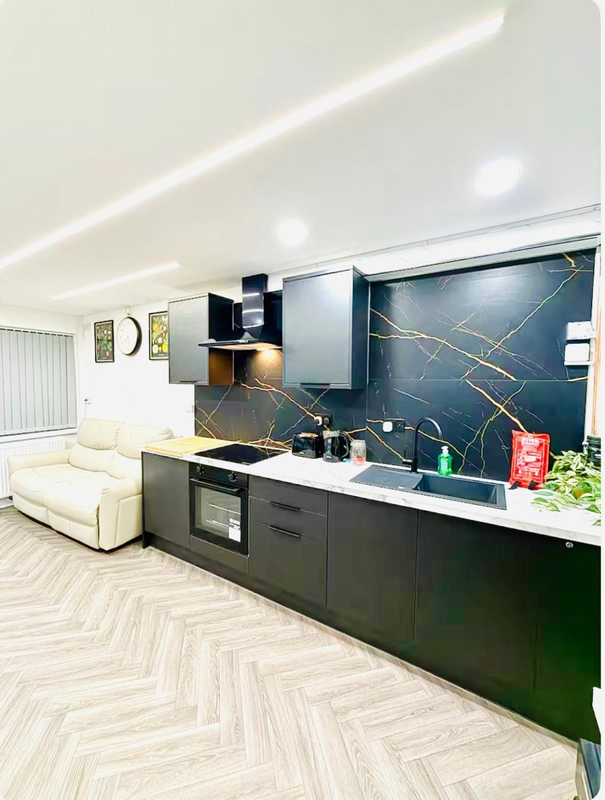 Birmingham City Centre- 9 Bed House With Free Parking 외부 사진